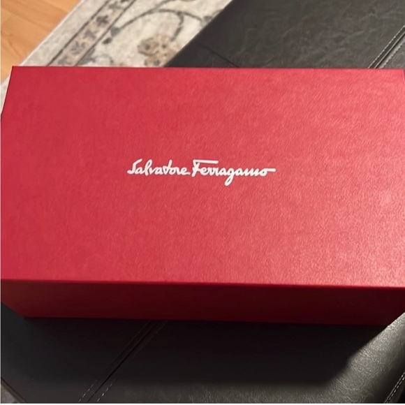 Salvatore Ferragamo Taryn Slide Sandals Pink Lemonade
New in box size 7 - Picture 2 of 7